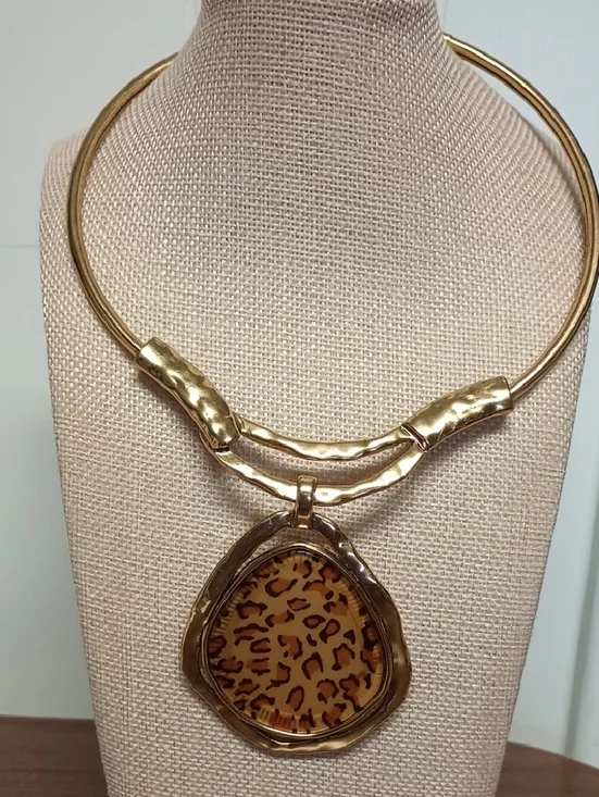 Gold Tone Collar Necklace with Leopard Print Pendant - Women Jewelry - Picture 1 of 2